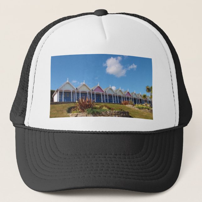 Traditional British Beachhuts Truckerkappe (Vorderseite)