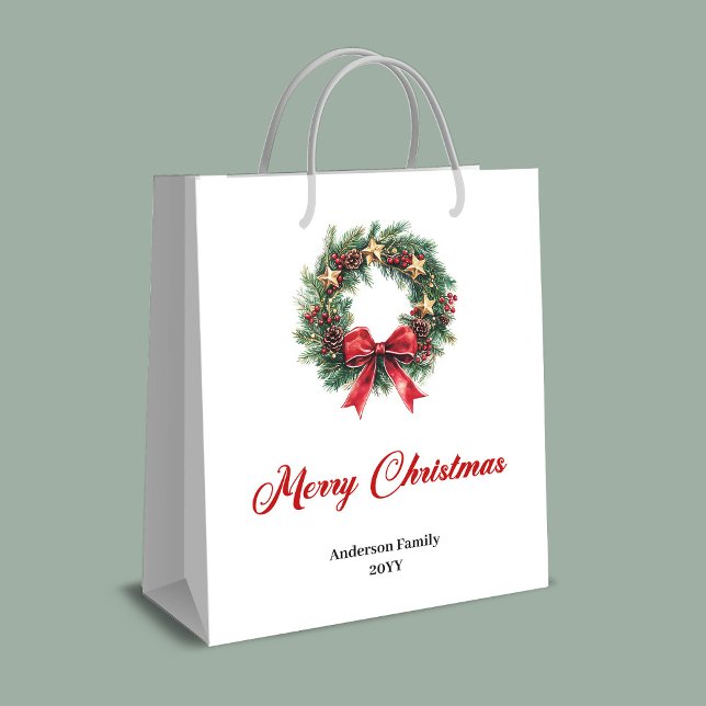 Traditional pine wreath Christmas bag with berries Mittlere Geschenktüte (Traditional pine wreath Christmas bag with berries)
