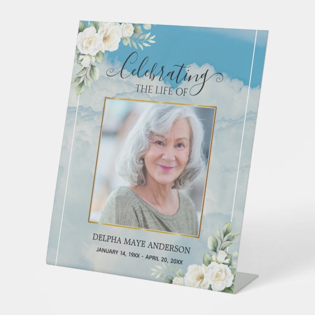 Traditional White Blue Floral Celebration of Life Sockelschild (Vorderseite)