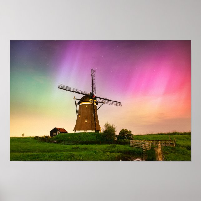 Traditional windmill under the Northern Lights Poster (Vorne)