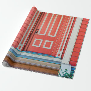 Traditionell rote Holztür und -porchdoor, Geschenkpapier