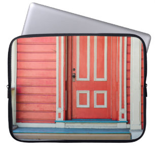 Traditionell rote Holztür und -porchdoor, Laptopschutzhülle