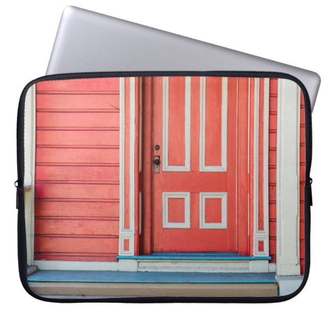 Traditionell rote Holztür und -porchdoor, Laptopschutzhülle (Vorderseite)