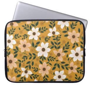 Traditionelle Blumen: Nahtloses Muster Laptopschutzhülle