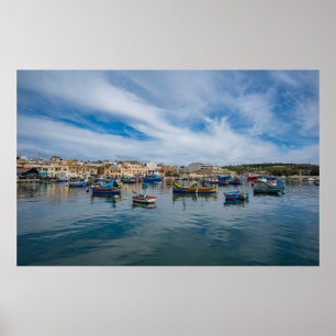 Traditionelle bunte Fischerboote im Hafen Poster