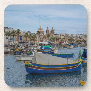 Traditionelle bunte Fischerboote in Malta Getränkeuntersetzer
