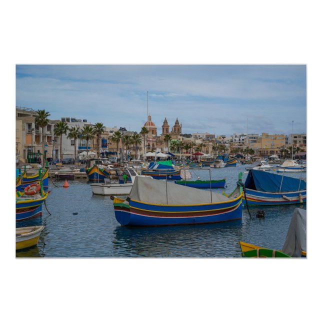 Traditionelle bunte Fischerboote in Malta Poster (Vorderseite)