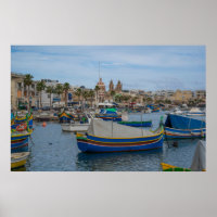 Traditionelle bunte Fischerboote in Malta