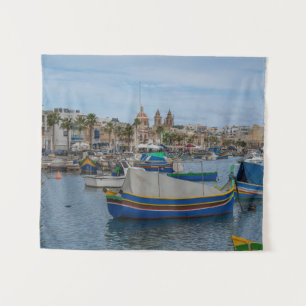 Traditionelle bunte Fischerboote in Malta Wandteppich