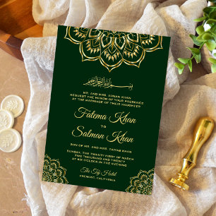 Traditionelle dunkelgrüne islamische Hochzeit mit Einladung