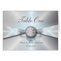 traditionelle, elegante, perlweiße Hochzeit