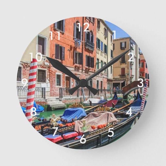 Traditionelle Gondel in Venedig Runde Wanduhr (Vorderseite)