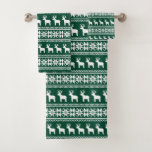 Traditionelle grüne Weihnachtsschneeflocke Badhandtuch Set<br><div class="desc">Traditionelles,  grünes Weihnachtsbadehandtuchhandtuch mit wunderschönen Rentieren und hübschen weißen Schneeflocken auf einem niedlichen Retro-Urlaubsmuster. Klassisches Winterhirschdesign in nostalgischer Badezimmerdekoration.</div>