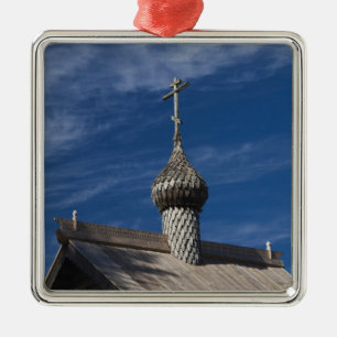 Traditionelle hölzerne russisch-orthodoxe Kirche Silbernes Ornament