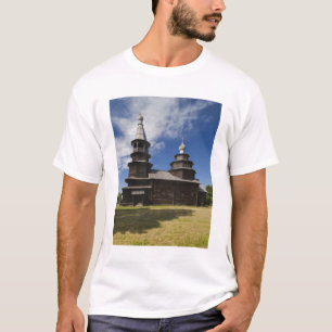 Traditionelle hölzerne russisch-orthodoxe Kirche T-Shirt