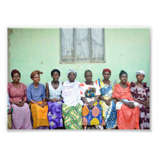 Traditionelle Kleidung der Ugandan-Landfrauen I Fotodruck