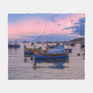 Traditionelle maltesische Boote in Marsaxlokk Fleecedecke