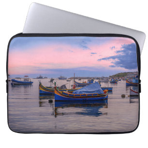 Traditionelle maltesische Boote in Marsaxlokk Laptopschutzhülle