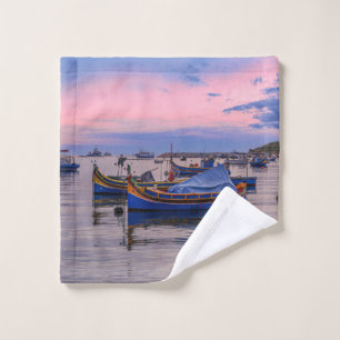 Traditionelle maltesische Boote in Marsaxlokk Waschlappen
