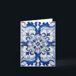 Traditionelle portugiesische Azulejo Tiles Karte<br><div class="desc">Traditionelle portugiesische Azulejo Fliesen Blumenmuster in Blau und Weiß transportiert auf die Oberfläche eines modernen Notizzettels, unter Wahrung seiner Geschichte und Tradition. Azulejo ist eine Art von portugiesischer oder spanischer Malerei, Zinn-Glaste, Keramik-Fliesen. Es ist zu einem typischen Aspekt der portugiesischen Kultur geworden. Portugal importierte Azulejo-Fliesen aus Spanien, und ihre Verwendung...</div>
