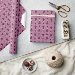 Traditionelle rosa Weihnachtsbaumen und Rentiere Geschenkpapier