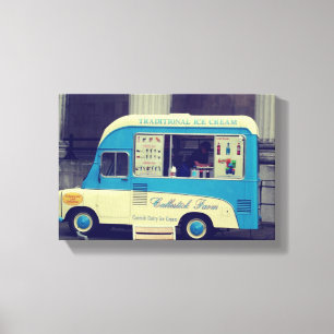 Traditioneller Vintager niedlicher LKW der Leinwanddruck