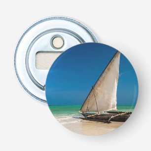 Traditionelles Fischerboot am Strand Flaschenöffner