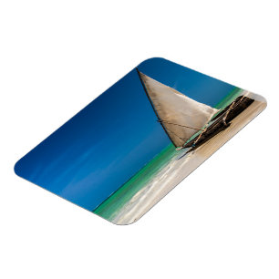Traditionelles Fischerboot am Strand Magnet