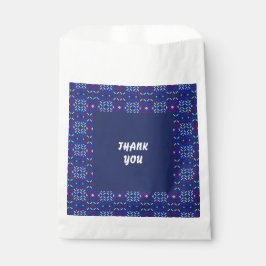 Traditionelles geometrisches Pixelmuster in Tiefbl Geschenktütchen