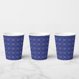 Traditionelles geometrisches Pixelmuster in Tiefbl Pappbecher