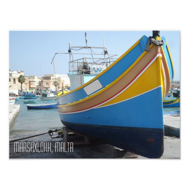 Traditionelles gestreiftes Fischerboot Marsaxlokk  Fotodruck (Vorne)