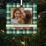 Traditionelles Grün Kariert 2 Foto Weihnachtsbaum Ornament Aus Metall<br><div class="desc">Feiern Sie die Urlaubssaison mit einem einzigartigen,  zweiseitigen Ornament für Ihren Weihnachtsbaum! Diese besondere,  personalisierte Einrichtung verfügt über zwei Foto,  eins auf jeder Seite,  gerahmt in traditionellem Weihnachtsgrün kariert und mit einem Template Gruß,  Ihren Familiennamen und das Datum. Machen Sie Ihren Baum mit diesem einzigartigen Ornament auffällig!</div>