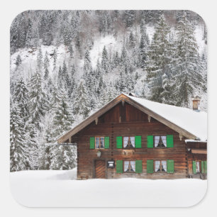 Traditionelles hölzernes Haus im Bayernaufkleber Quadratischer Aufkleber