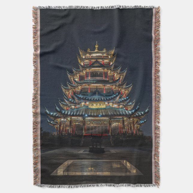 Traditionelles japanisches Gebäude beleuchtet Nach Decke (Vorderseite Vertikal)