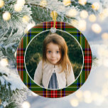 Traditionelles Kariertes Foto Keramik Ornament<br><div class="desc">Traditionelles Weihnachts Kariertes Foto Keramik Ornament zeigt Ihr Foto auf einem schönen roten und grünen Weihnachtsgeschenk kariert.</div>