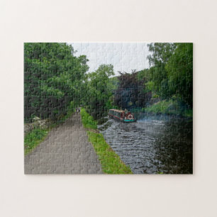 Traditionelles Narrowboat auf dem Rochdale-Kanal