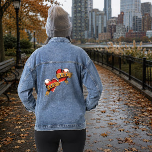 Traditionelles rotes Herz-Mom-Dad-Banner-Tattoo-De Jeansjacke