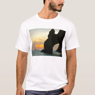 Traditionelles Segelboot am Sonnenuntergang, Cabo T-Shirt