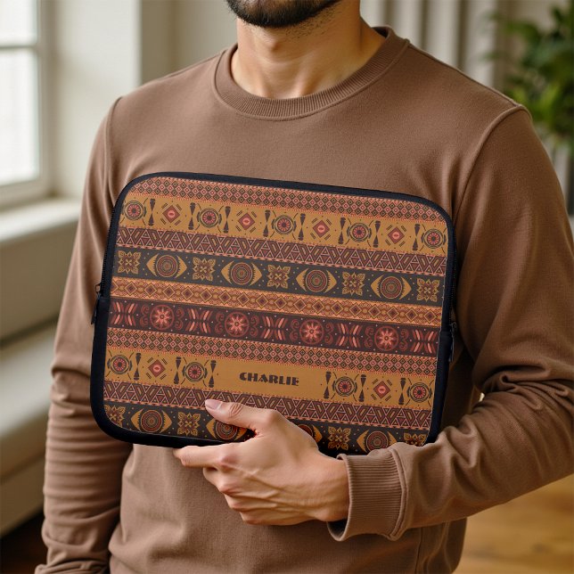 Traditionelles Terrakotta-Ethno-Stammesmuster Boho Laptopschutzhülle (Von Creator hochgeladen)