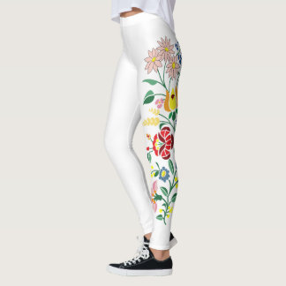 Traditonal ungarischer Stickereientwurf Leggings