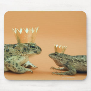 Tragende Kronen des Frosches und der Eidechse Mousepad
