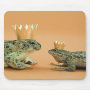 Tragende Kronen des Frosches und der Eidechse Mousepad