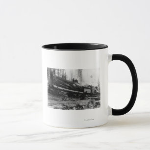 Tragende Männer des Protokollierungs-Zugs und Tasse