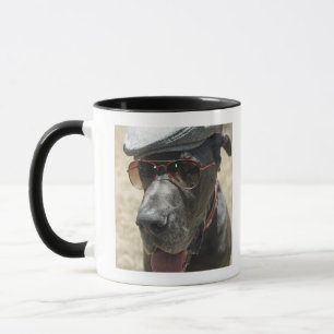 Tragender Hut und Sonnenbrille der Deutschen Dogge Tasse