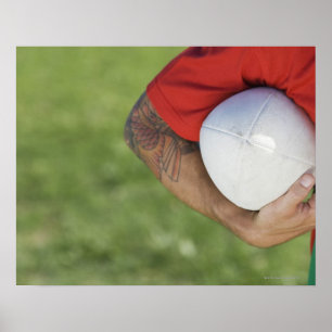 Tragender Rugbyball des Mannes Poster
