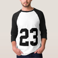 Trägt T-Shirt kundengerechtes | der Jerseyzahl 23