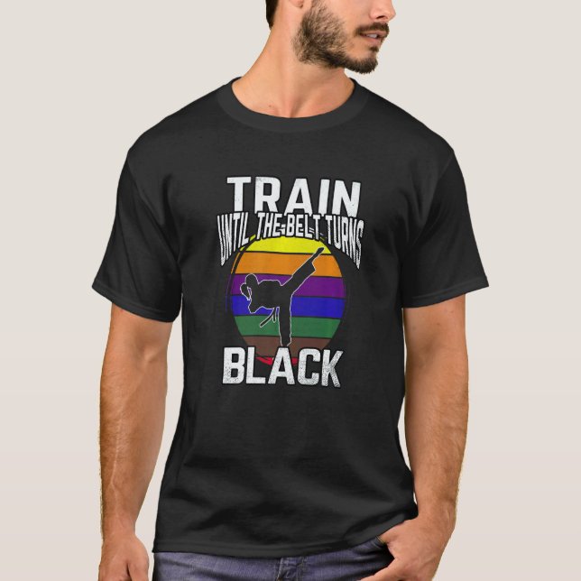Trainiere, bis der Gürtel schwarz wird Karate Taek T-Shirt (Vorderseite)