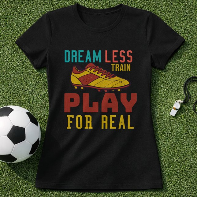 Trainiere Hart Fußball Spielen Für Echtes Mindset T-Shirt (Von Creator hochgeladen)