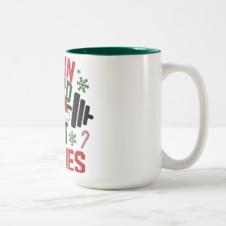 Trainiere Hart Iss Kekse Lustiger Weihnachts-Gym-B Zweifarbige Tasse