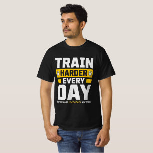 Trainiere jeden Tag härter – Gym Motivation T-Shirt